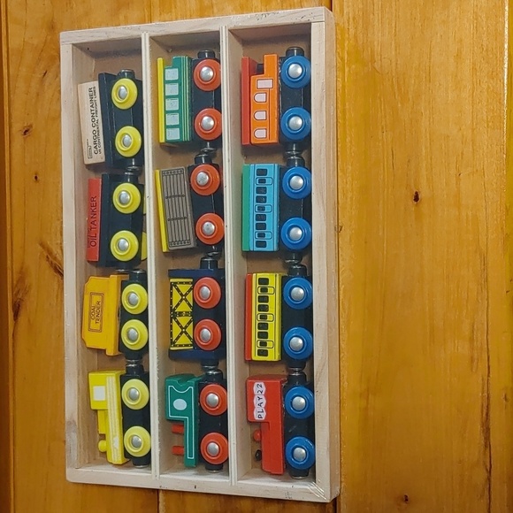 💚NEW SEALED WOODEN TRAIN SET - Picture 1 of 6